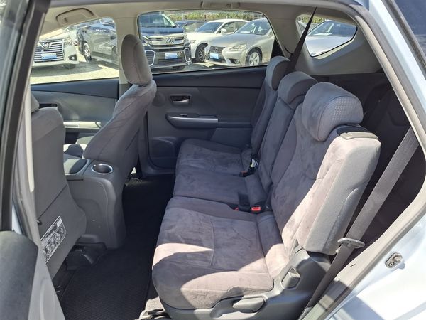 2013 Toyota Prius Alpha S.7 seater.Rear camera.8 Airbags. Carousel 1