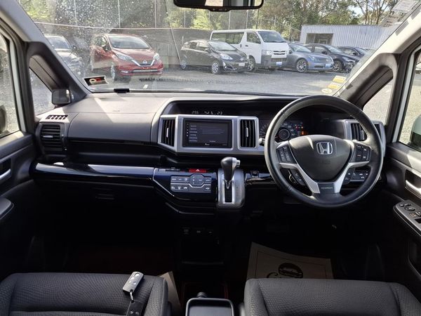 2012 Honda Step Wagon Spada.Towbar.Android/Apple CarPlay.Cruise control.Rear cam.Park sensors. Carousel 5