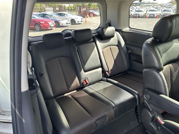 2016 Nissan Elgrand Highway star.Cruise control.Rear cam.Alarm.8 Airbags. Carousel 3