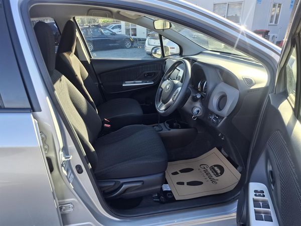 2015 Toyota Vitz F.LOW KM.Rear camera.SRS Airbags. Carousel 2