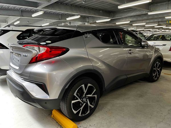 2017 Toyota C-HR Transit Hybrid G model Carousel 7
