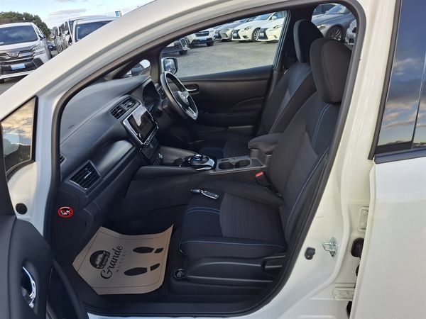 2022 Nissan Leaf 90.31% Soh G English display Grade 5 Carousel 11