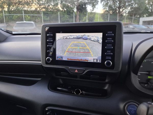 2022 Toyota Yaris Hybrid.Radar cruise.Lane assist.Park sensors.Alarm.Button start. Carousel 5