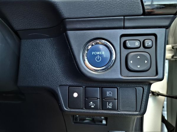 2017 Toyota Corolla Fielder.WXB.Hybrid.Safety radar.Lane assist.Rear camera.8 Airbags.Button start. Carousel 7