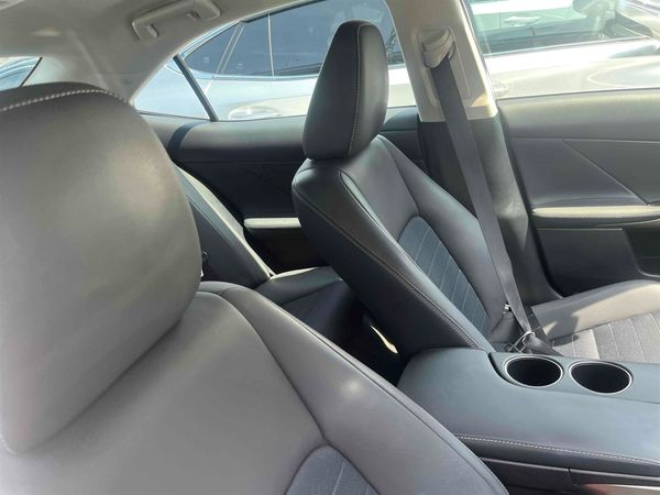 2015 Lexus IS 300h Transit Hybrid Cruise control Carousel 2