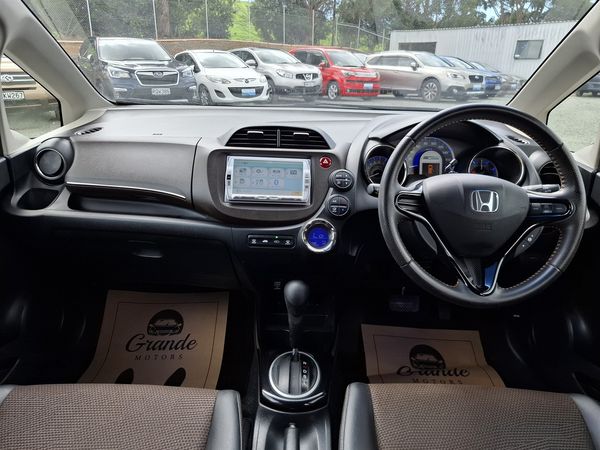 2012 Honda Fit Shuttle.Hybrid.Rear camera. Carousel 6