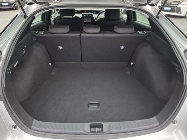 2020 Toyota Prius G.Radar cruise.Lane assist.Rear cam.Alarm.8 Airbags. Carousel 16
