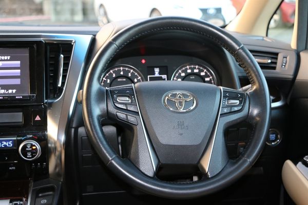 2015 Toyota Alphard 8 seater.Park sensors.SRS Airbags. Carousel 6