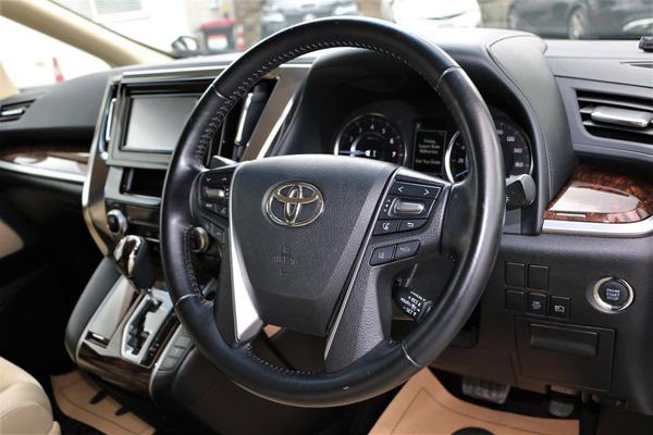 2019 Toyota Vellfire 8 seater.Rear cam.Radar cruise.Park sensors.8 Airbags. Carousel 8