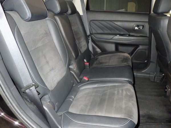 2018 Mitsubishi Outlander Transit PHV Hybrid Carousel 12