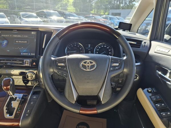2016 Toyota Vellfire V spec.8 seats.Cruise control.Park sens.Alloys.8 Airbags. Carousel 9