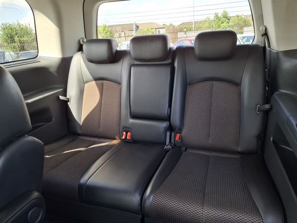 2012 Nissan Elgrand Highway star.Rear camera 7 Seats Carousel 7