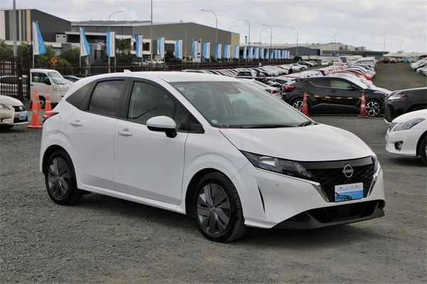 2022 Nissan Note E-power.Rear camera.Lane assist.Safety radar.Park sensors.Button start.