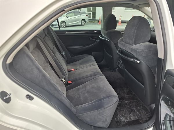 2005 Toyota Crown Athlete.Sunroof.Cruise control.LOW KM. Carousel 2
