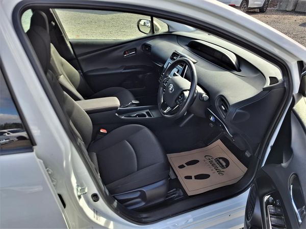 2020 Toyota Prius S.Radar cruise.Lane assist.Safety radar.Rear cam.8 Airbags. Carousel 1
