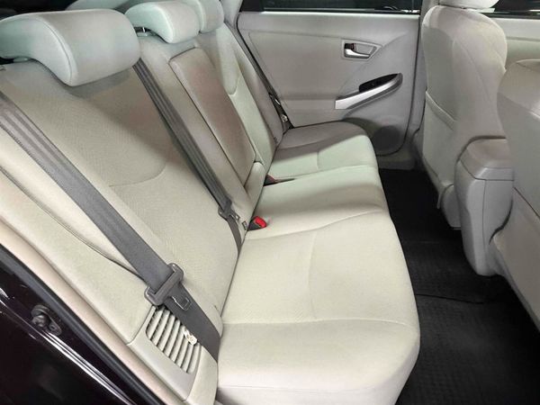 2015 Toyota Prius Transit Low km Hybrid S model Carousel 2