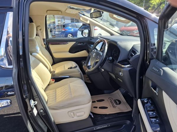 2016 Toyota Vellfire V spec.8 seats.Cruise control.Park sens.Alloys.8 Airbags. Carousel 2