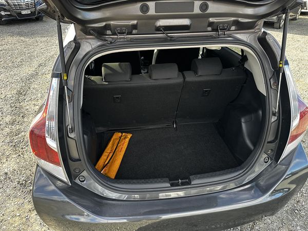 2015 Toyota Aqua Hybrid. SRS Airbags. Carousel 14