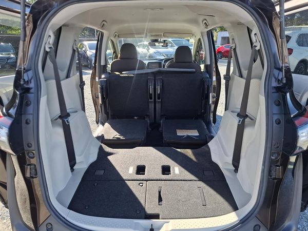 2016 Toyota Sienta Hybrid G.7 seats.Lane assist.Safety radar.Button start. Carousel 9