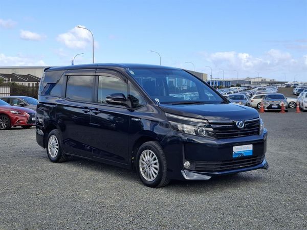 2015 Toyota Voxy HYBRID. 7 Seater.Cruise Control.Rear camera.
