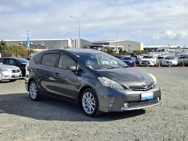 2012 Toyota Prius Alpha S.Rear camera.8 Airbags.