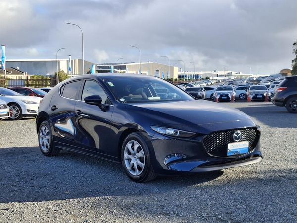 2023 Mazda 3 HUD.Rear camera.Radar cruise.Park sensors.