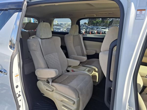 2017 Toyota Alphard Hybrid.Cruise control.Rear camera.Parking sensors. Carousel 4