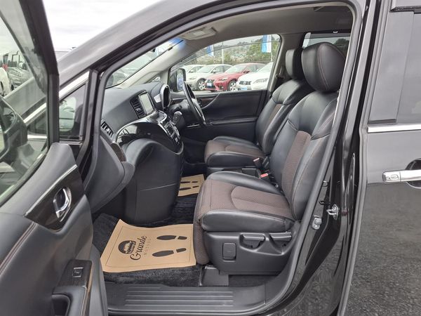 2013 Nissan Elgrand 250 Highway star.Rear camera.Button start. Carousel 5