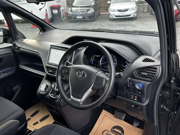 2017 Toyota Voxy Hybrid.Safety radar.Lane assist.Rear cam.Electic doors. Carousel 8
