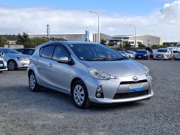 2013 Toyota Aqua S pack.Button start.Rear camera