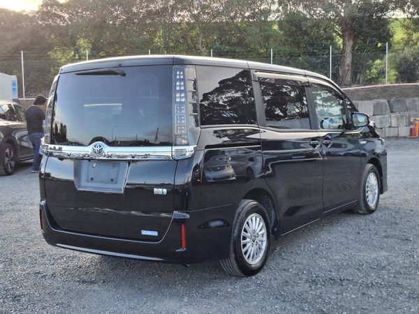2014 Toyota Voxy Hybrid.Cruise control.Rear camera.7 seater.SRS Airbags. Carousel 16