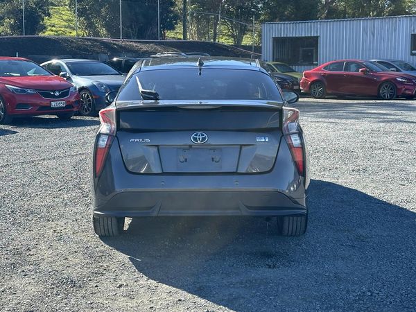 2018 Toyota Prius G.Leather.HUD.Radar cruise.Lane assist.Park sens.Alarm.8 Airbags. Carousel 16