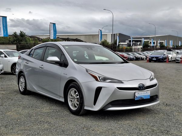 2019 Toyota Prius S.Radar cruise.Lane assist.Safety radar.Rear cam.8 Airbags.