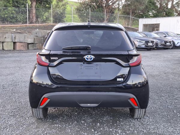 2022 Toyota Yaris Hybrid.Radar cruise.Lane assist.Park sensors.Alarm.Button start. Carousel 14