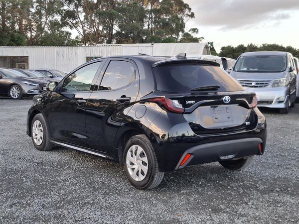 2022 Toyota Yaris Hybrid.Radar cruise.Lane assist.Park sensors.Alarm.Button start. Carousel 13