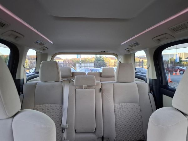2015 Toyota Vellfire 8 seater Reversing Camera Parking Sensors Carousel 5