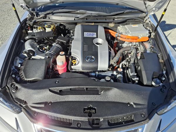 2017 Lexus IS 300h Radar cruise.Blind spot.Lane assist.Alarm.10 Airbags. Carousel 10