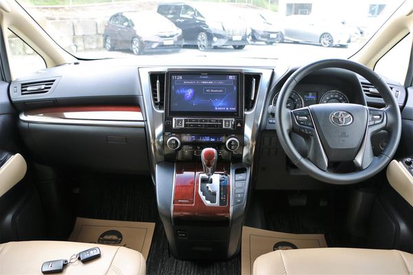 2016 Toyota Vellfire 8 seater Reversing Camera Parking Sensors Carousel 5