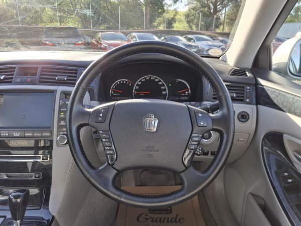 2006 Toyota Crown Athlete.Cruise control.Rear camera. Carousel 6