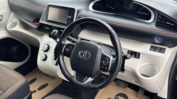 2017 Toyota Sienta Hybrid G.7 seats.Lane assist.Safety radar.Button start.Alloys Carousel 7