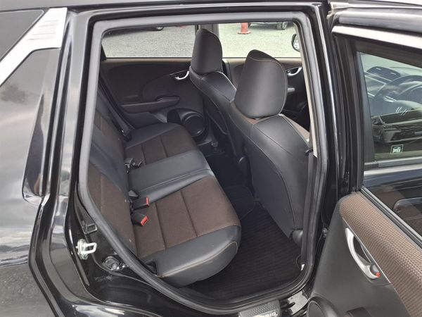 2012 Honda Fit Shuttle.Hybrid.Rear camera. Carousel 2