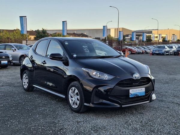 2022 Toyota Yaris Hybrid.Radar cruise.Lane assist.Park sensors.Alarm.Button start.