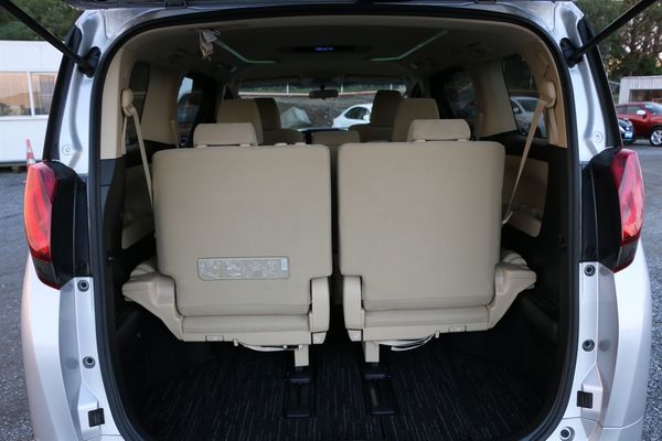 2015 Toyota Alphard 8 seater.Park sensors.SRS Airbags. Carousel 1
