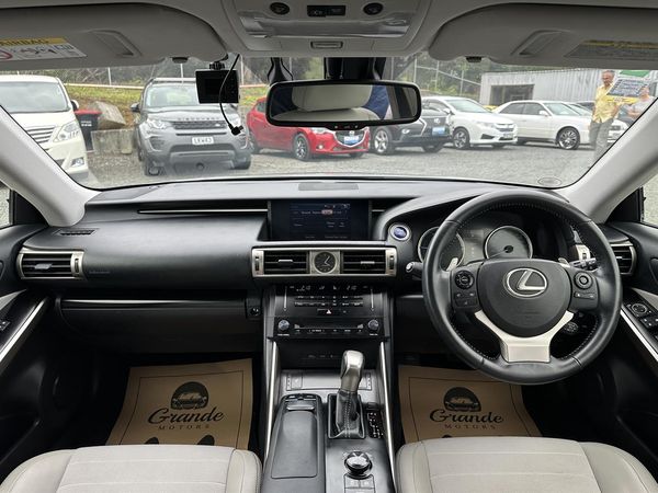 2014 Lexus IS 300h Hybrid.Cruise control.Alarm.10 Airbags.Rear camera. Carousel 4