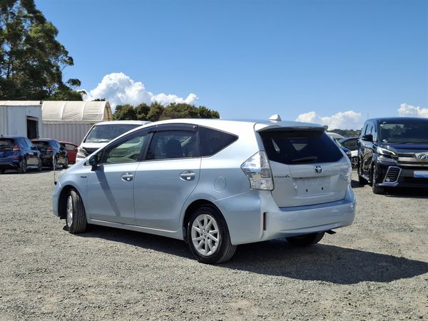 2013 Toyota Prius Alpha S.7 seater.Rear camera.8 Airbags. Carousel 14