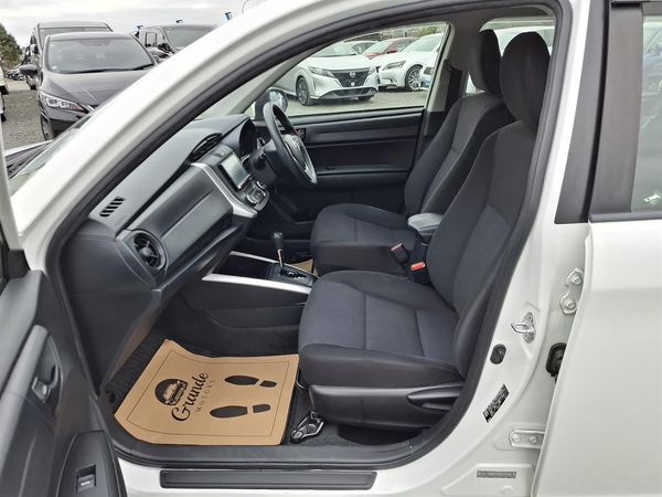 2016 Toyota Corolla Fielder.Hybrid.Rear camera.New tires. Carousel 3