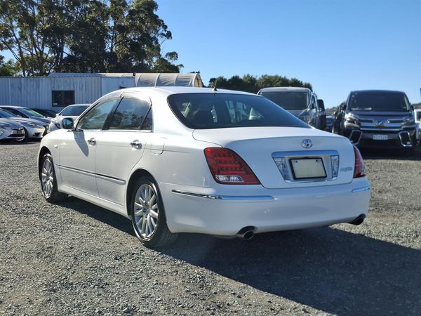 2004 Toyota Crown Majesta V8.Cruise control.Rear camera. Carousel 14