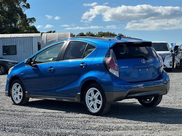 2015 Toyota Aqua Urban.Rear camera.Button start.Alloys.New tires. Carousel 14