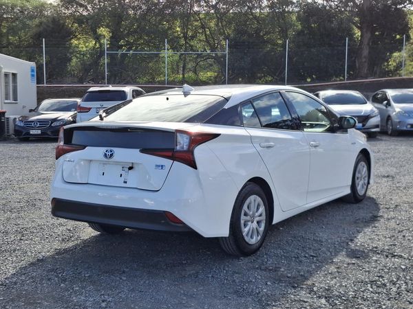 2020 Toyota Prius S.Radar cruise.Lane assist.Safety radar.Rear cam.8 Airbags. Carousel 14