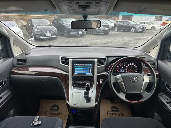 2013 Toyota Alphard 8 seater.Rear camera.Park sensors.Cruise control.8 SRS Airbags. Carousel 7